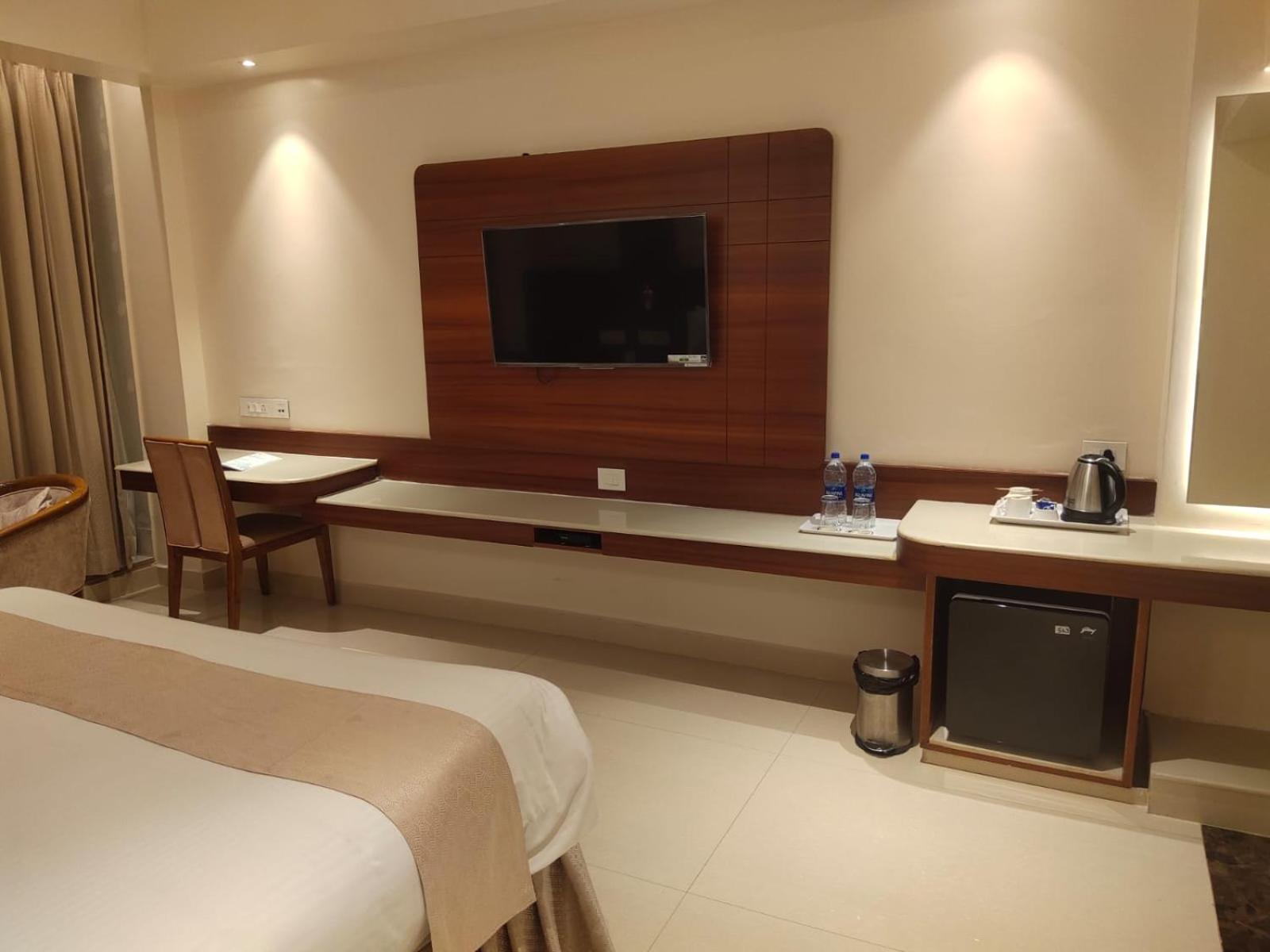 โฮเต็ล เดอะ พลาซ่า Hotel ไฮเดอราบัด ภายนอก รูปภาพ