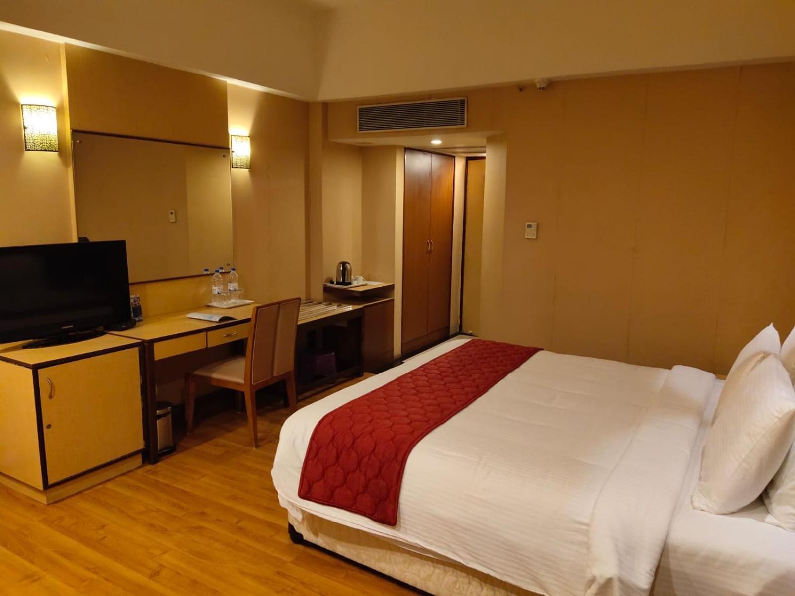 โฮเต็ล เดอะ พลาซ่า Hotel ไฮเดอราบัด ภายนอก รูปภาพ