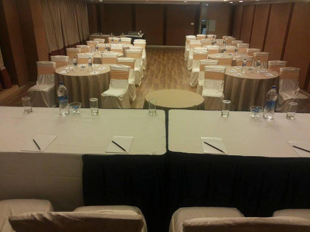 โฮเต็ล เดอะ พลาซ่า Hotel ไฮเดอราบัด ภายนอก รูปภาพ